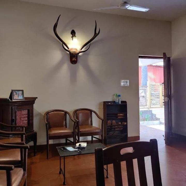 Nivritti Villa Matheran Extérieur photo