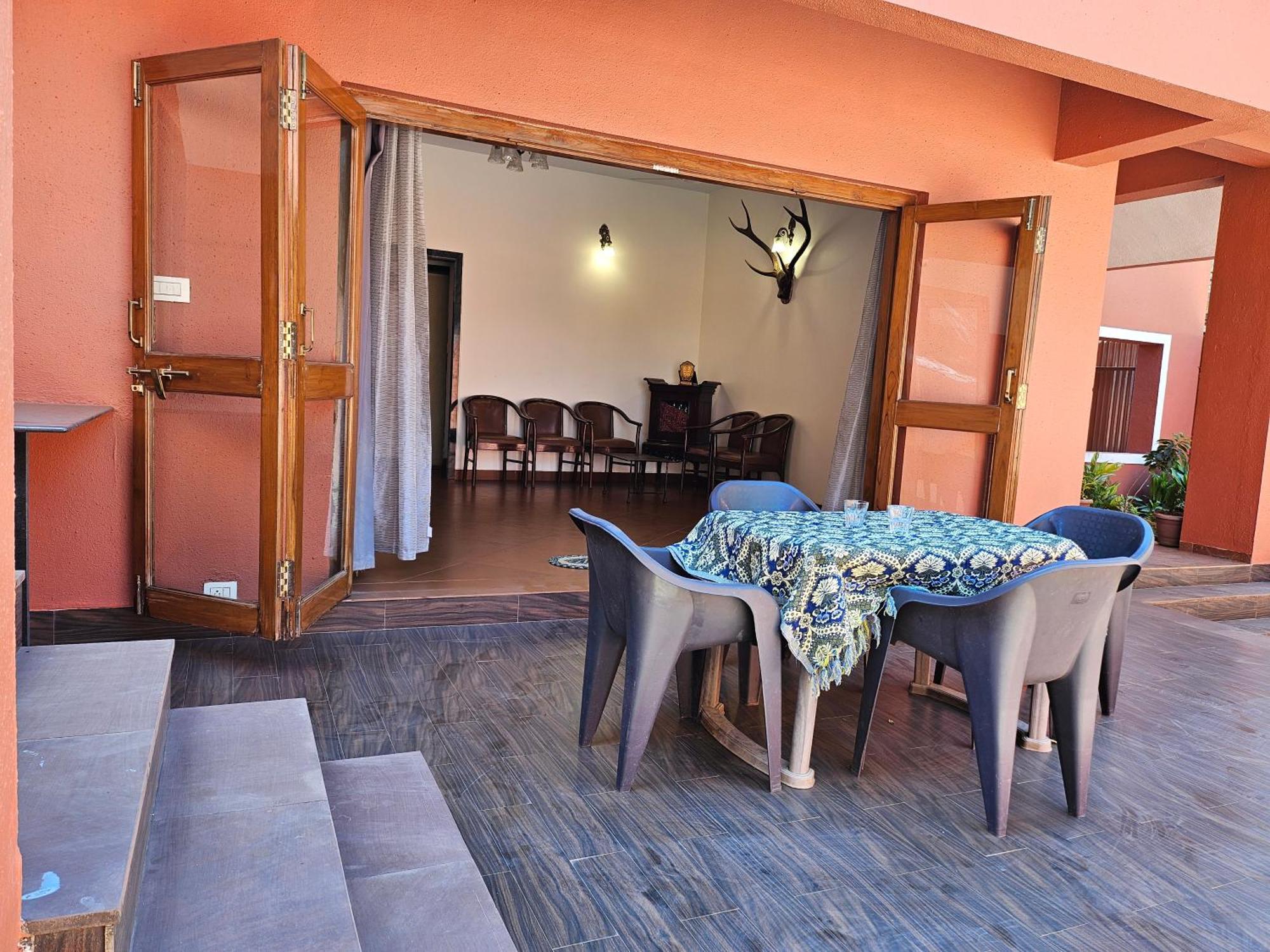 Nivritti Villa Matheran Extérieur photo